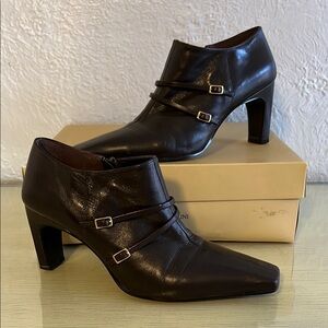 Vintage High-Heeled Leather Shoes with Decorative Straps